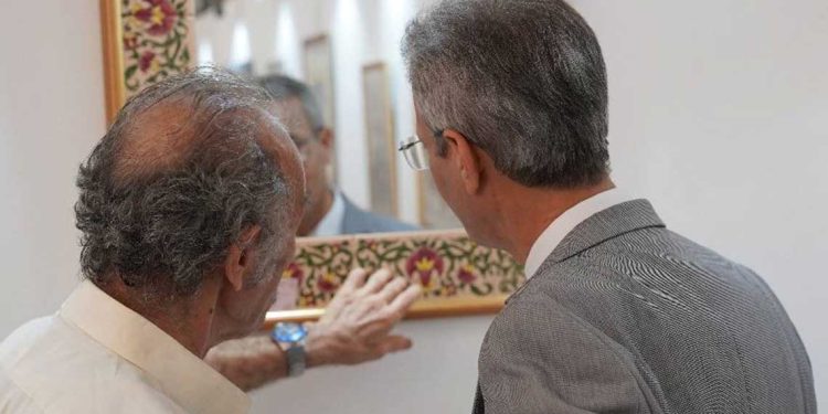 مصطفى أجعوط يشرف على معرض “ورثة النور