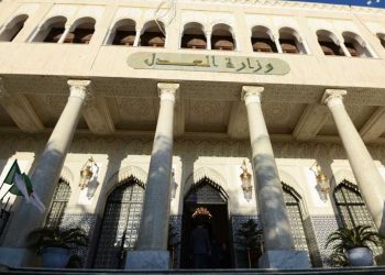 محاولة انتحار أمام مبنى وزارة العدل…نيابة الجمهورية تفتح تحقيق