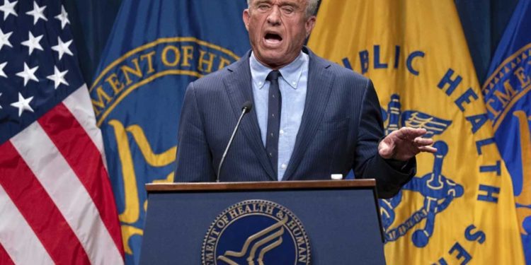 الولايات المتحدة الامريكية….روبرت كينيدي يقيل كامل أعضاء لجنة اللقاحات