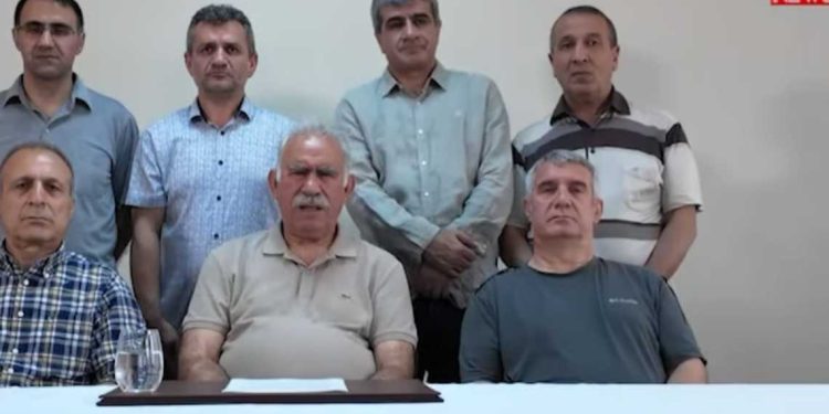 أوجلان يعلن من سجنه نهاية “الكفاح المسلح” ودعوة للانتقال الديمقراطي