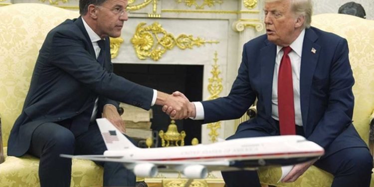 فرنسا ترفض الانضمام إلى مبادرة تسليح أوكرانيا بأسلحة أمريكية