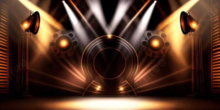 الأيام الوطنية المسرحية الأولى للأضواء الساطعة تنير عنابة