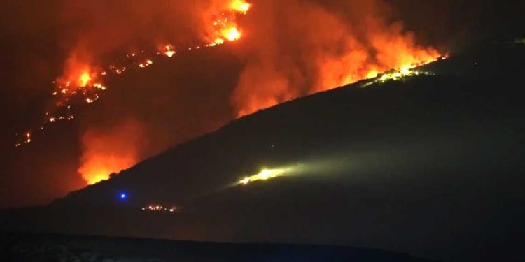 الاحتلال “الإسرائيلي” يشعل حريقًا جنوب سوريا