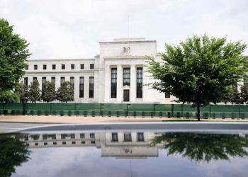 البيئة التمويلية الأمريكية: مرونة مقلقة رغم سياسة الفدرالي