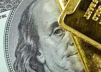 الذهب يلمع والدولار يتراجع: تحولات كبرى في الأسواق العالمية