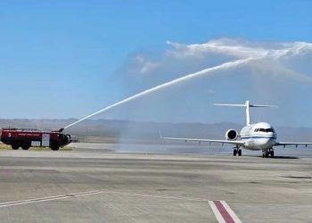 الصين تطلق أول خط دولي بطائرة C909 المحلية