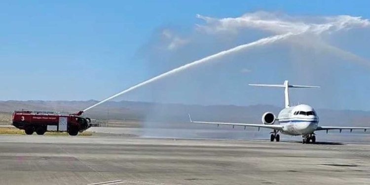 الصين تطلق أول خط دولي بطائرة C909 المحلية