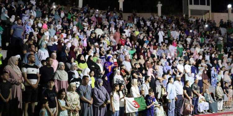 المونوكوميديا تسدل الستار على دورة استثنائية