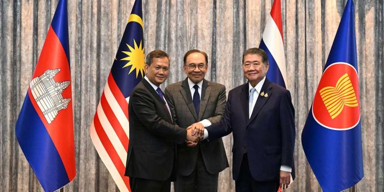 تايلاند وكمبوديا تتفقان على وقف فوري لإطلاق النار بوساطة ماليزية