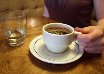 تهديد ترامب يرفع أسعار القهوة: السوق العالمي يهتز وخطر تضخم جديد في الأفق