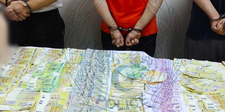 تهريب العملة الصعبة…تفكيك شبكة إجرامية بمطار الجزائر
