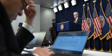 باول يتمسك بموقفه…لا تخفيض للفائدة رغم ضغوط ترامب