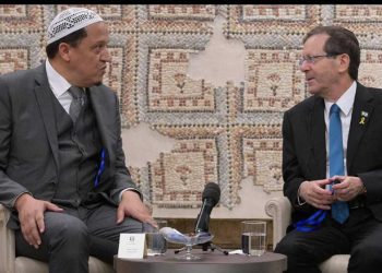 اليأس بلغ ذروته… المجرم الأكبر يلتقي الإمام المزيف شلغومي