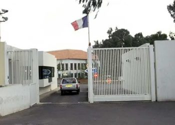 قرار جزائري بسحب امتيازات من دبلوماسيي فرنسا