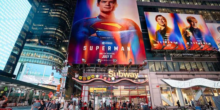 “سوبرمان” يفتتح بقوة ويحقق 122 مليون دولار في أميركا وكندا