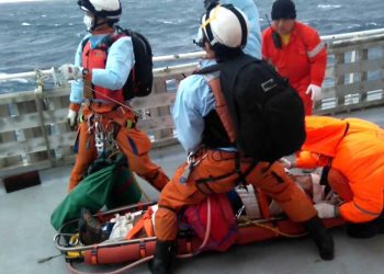 طاقم ناقلة جزائرية ينقذ بحارًا فرنسيًا قبالة السواحل الإيطالية