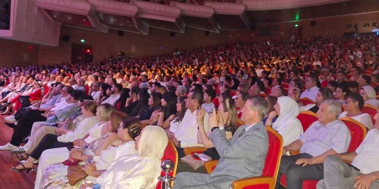 في ذكرى ميلاده الـ185… تشايكوفسكي يملأ أوبرا الجزائر سحرًا ودهشة