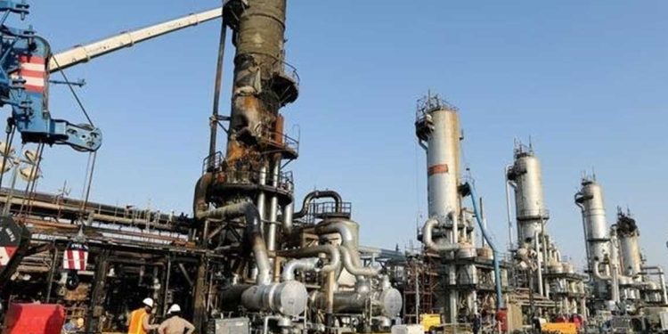 ليبيا تطلق أول مناقصة نفطية منذ 2011 بمشاركة شيفرون وتوتال