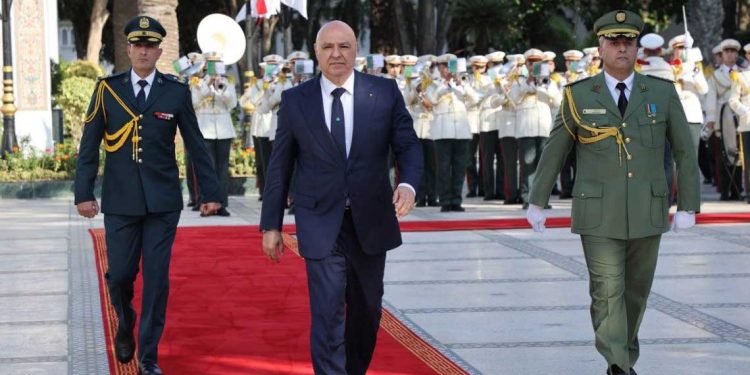 ماذا يفعل الرئيس عون في الجزائر؟