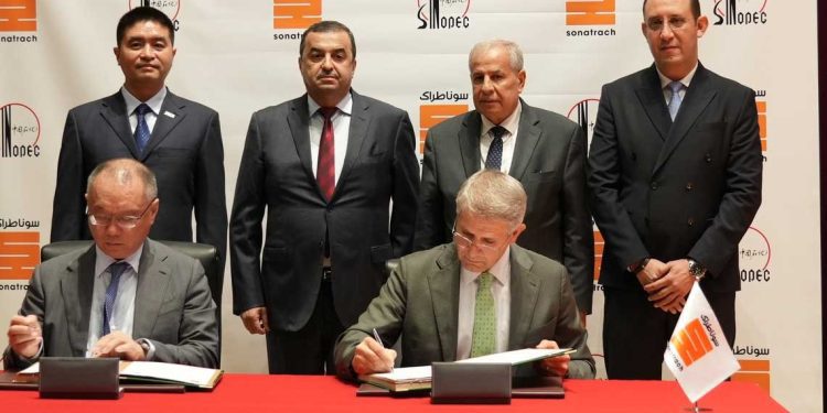 سوناطراك وسينوبك تمهّدان لعقود محروقات جديدة في قورارة وبركين