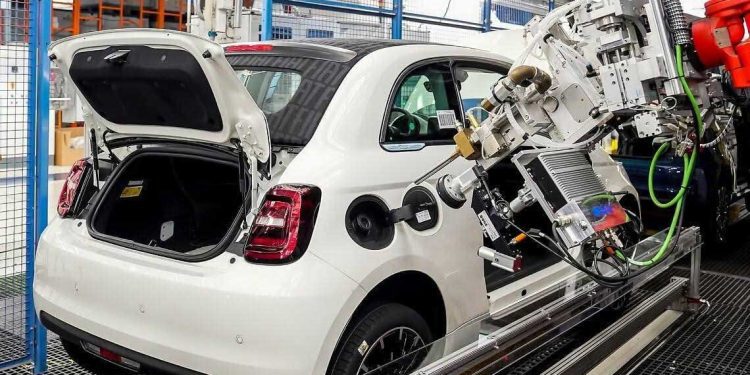 سيفي غريب…رفع نسبة الإدماج المحلي في صناعة السيارات