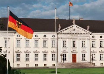 الرئيس الحزائري يتلقى دعوة رسمية لزيارة ألمانيا ويبادلها بدعوة مماثلة