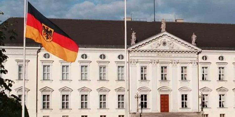 الرئيس الحزائري يتلقى دعوة رسمية لزيارة ألمانيا ويبادلها بدعوة مماثلة