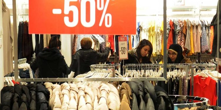 موسم التخفيضات الصيفية وسط دعوة لتقديم أسعار تنافسية