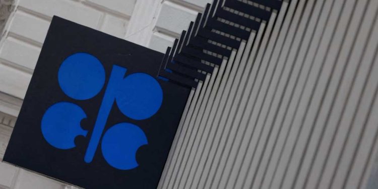 أرامكو تتوقع نموًا ثابتًا في الطلب العالمي على النفط خلال 2025