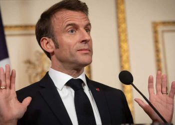 نظام باريس يُفضّل تمرّد وزير على استقالة الرئيس