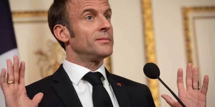 نظام باريس يُفضّل تمرّد وزير على استقالة الرئيس