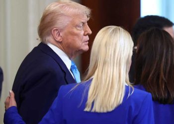 وول ستريت جورنال…ترامب أُبلِغ رسميًا بذكر اسمه في وثائق إبستين