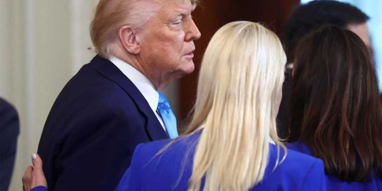 وول ستريت جورنال…ترامب أُبلِغ رسميًا بذكر اسمه في وثائق إبستين