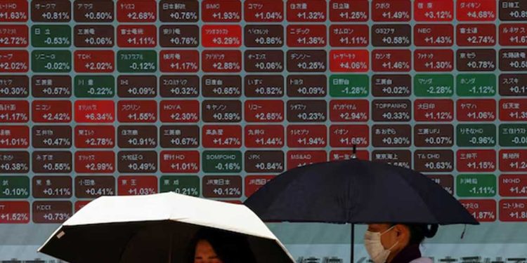 الدولار الضعيف يدفع الأسهم الآسيوية للصعود