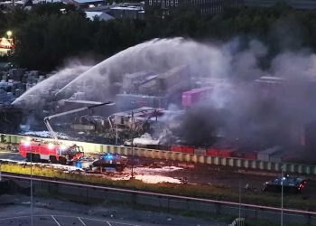 ألمانيا…انفجارات غاز تشعل حريقًا ضخمًا في ميناء هامبورغ