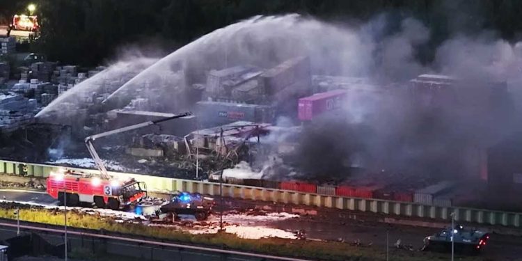 ألمانيا…انفجارات غاز تشعل حريقًا ضخمًا في ميناء هامبورغ