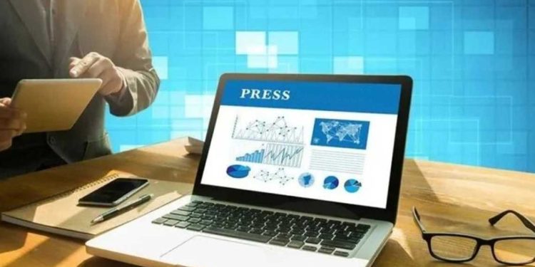 إشادة واسعة بقرار دعم الصحافة الإلكترونية في الجزائر