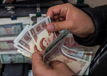 إيران توافق على حذف أربعة أصفار من العملة الوطنية