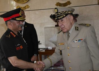 الجزائر والهند تبحثان سبل تطوير التعاون العسكري