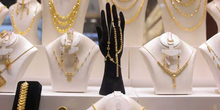 الذهب يلمع وسط صراع ترامب والفيدرالي