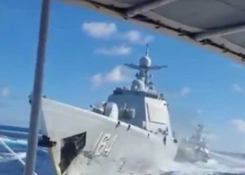 الصين تعلن طرد مدمرة أميركية قرب جزر سكاربورو