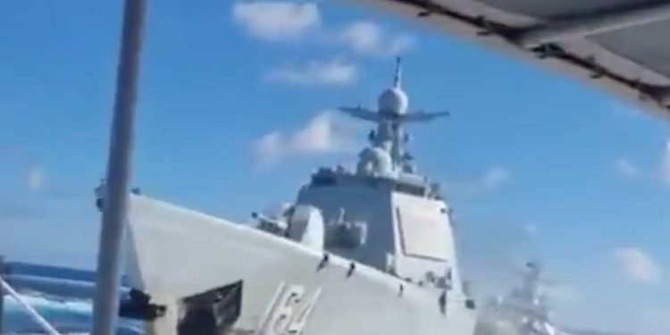 الصين تعلن طرد مدمرة أميركية قرب جزر سكاربورو