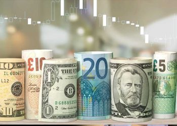 مصر…رفع حد شراء العملات الأجنبية للسفر إلى 10 آلاف دولار