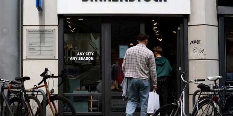 ثقة المستهلك في ألمانيا تتراجع للشهر الثالث على التوالي