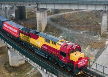 خط السكك الحديدية بين الصين ولاوس ينقل أكثر من 14 مليون طن من البضائع