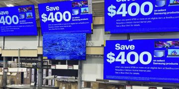 تراجع ثقة المستهلك الأمريكي وسط مخاوف من التضخم وسوق العمل