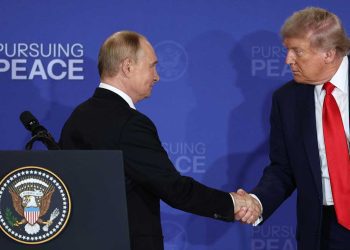 تايم…بوتين يخرج “منتصرًا رمزيًا” من قمة ألاسكا