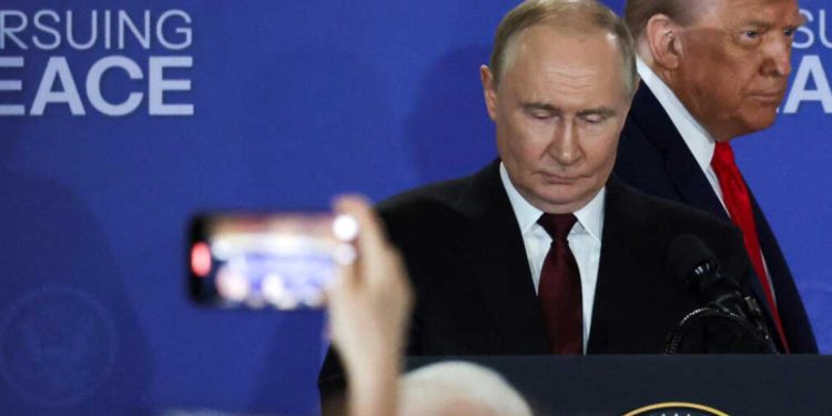 ما هو الطلب الذي قدّمه بوتين لترامب في قمة ألاسكا؟