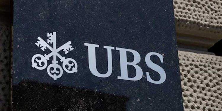 UBS يلوّح بالرحيل…هل تخسر سويسرا درة تاجها المالي؟