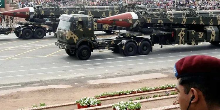 اتفاق دفاع استراتيجي مشترك سعودي باكستاني …هل هي رسالة نووية ؟